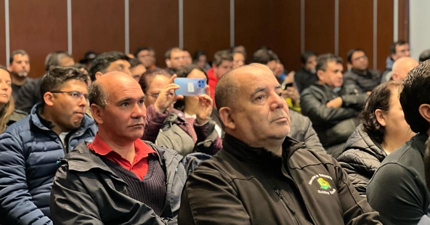 Más de 100 dirigentes sindicales se reúnen en el Biobío con el director del Trabajo